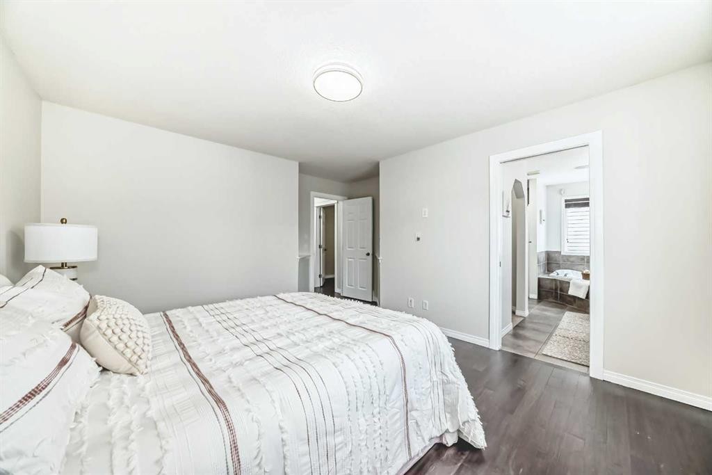 21 Panamount Row Nw, Calgary, AB - Indoor Photo Showing Bedroom
