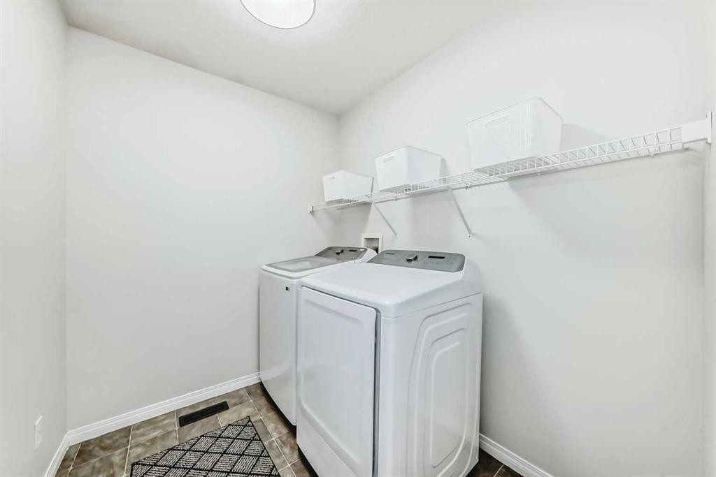 21 Panamount Row Nw, Calgary, AB - Indoor Photo Showing Laundry Room