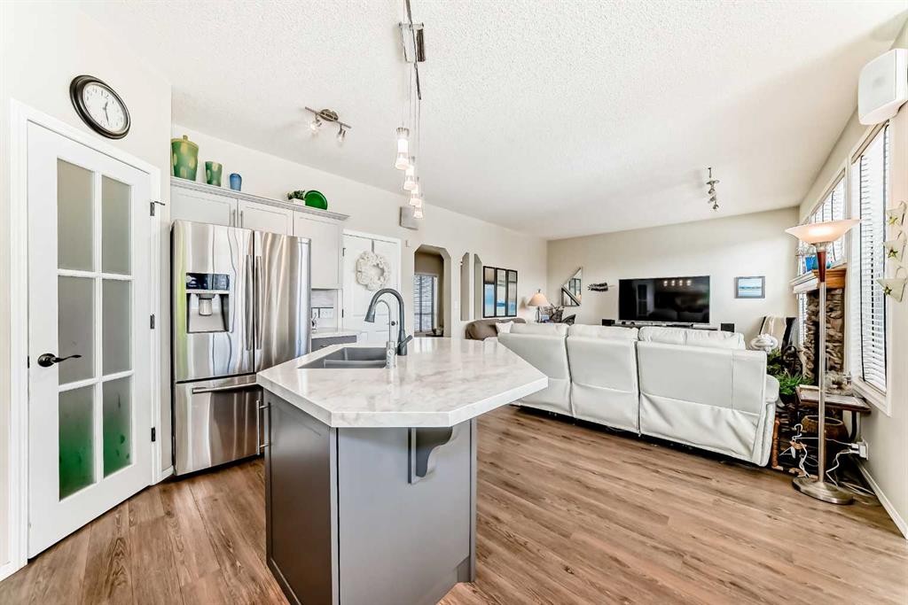 42 Somerset Circle Sw, Calgary, AB - Indoor Photo Showing Kitchen With Double Sink