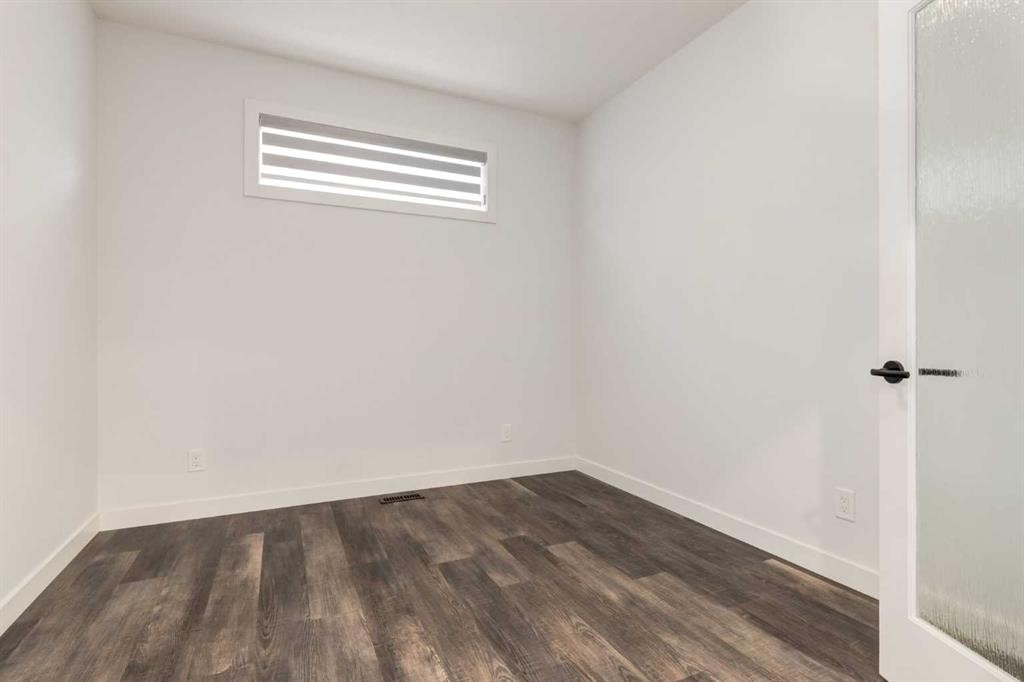 142 Cranbrook Park Se, Calgary, AB - Indoor Photo Showing Other Room