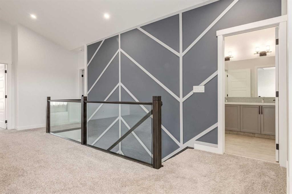 142 Cranbrook Park Se, Calgary, AB - Indoor Photo Showing Other Room