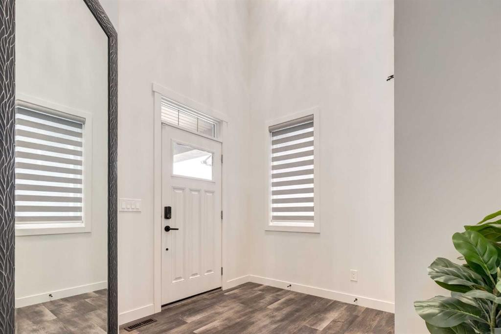 142 Cranbrook Park Se, Calgary, AB - Indoor Photo Showing Other Room