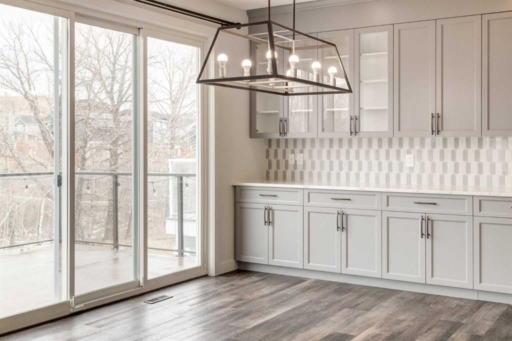 142 Cranbrook Park Se, Calgary, AB - Indoor Photo Showing Other Room