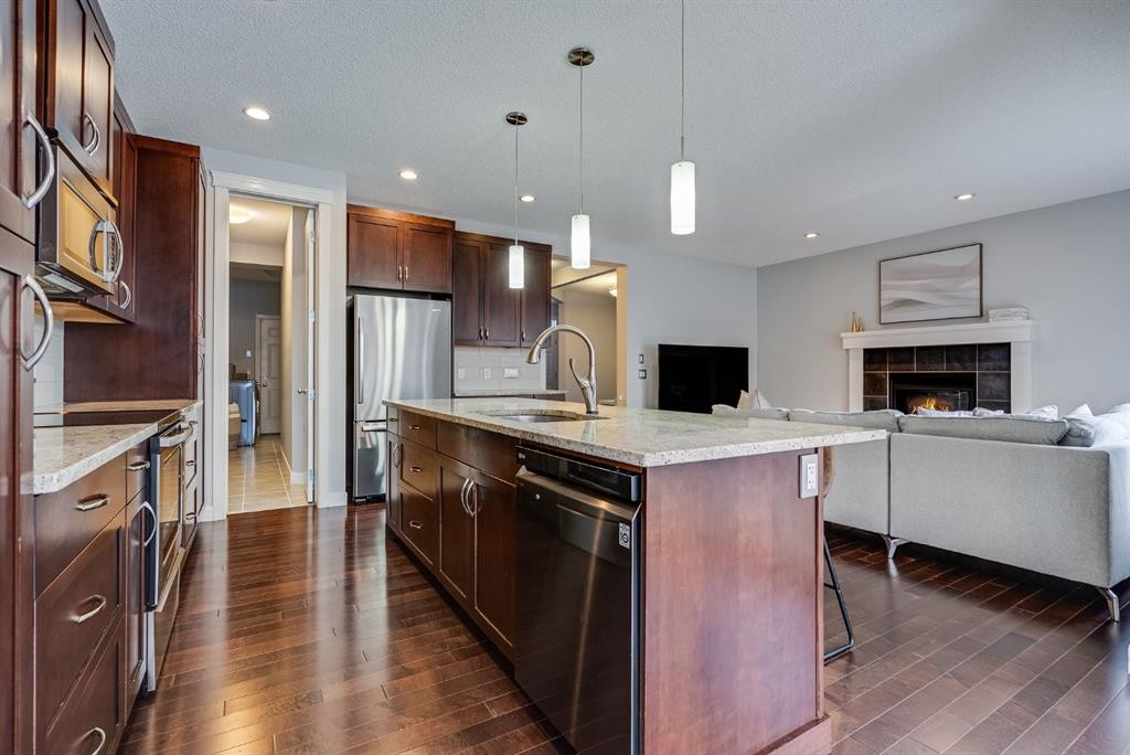 26 Auburn Glen Circle Se, Calgary, AB - Indoor Photo Showing Kitchen With Stainless Steel Kitchen With Upgraded Kitchen
