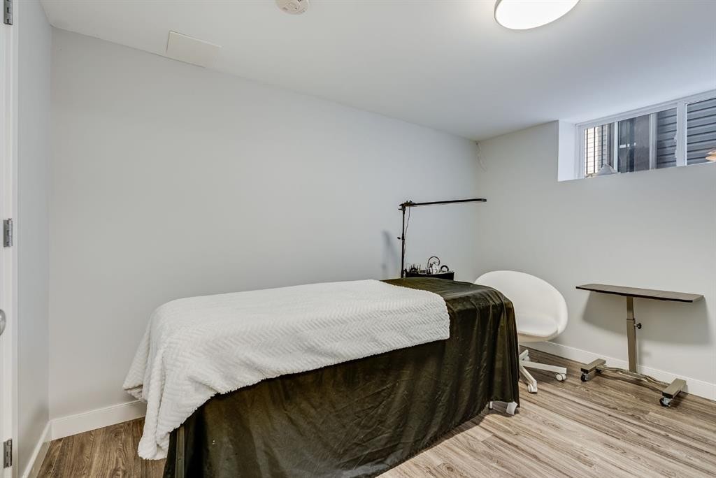 26 Auburn Glen Circle Se, Calgary, AB - Indoor Photo Showing Bedroom