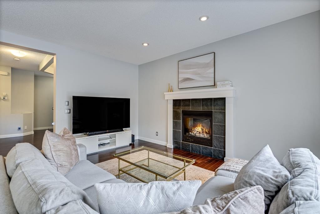 26 Auburn Glen Circle Se, Calgary, AB - Indoor Photo Showing Living Room With Fireplace
