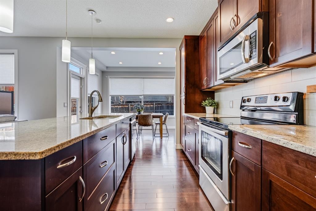 26 Auburn Glen Circle Se, Calgary, AB - Indoor Photo Showing Kitchen With Upgraded Kitchen