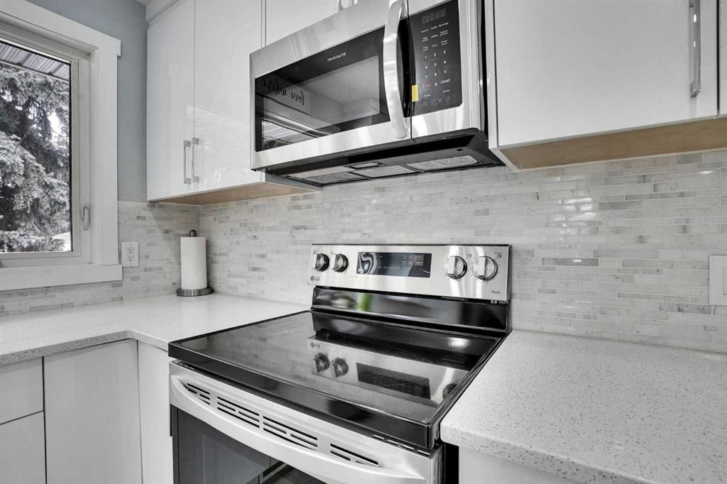 5036 Marshall Road Ne, Calgary, AB - Indoor Photo Showing Kitchen