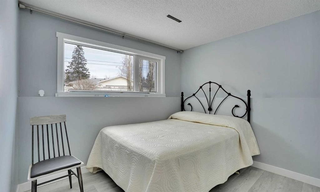 5036 Marshall Road Ne, Calgary, AB - Indoor Photo Showing Bedroom