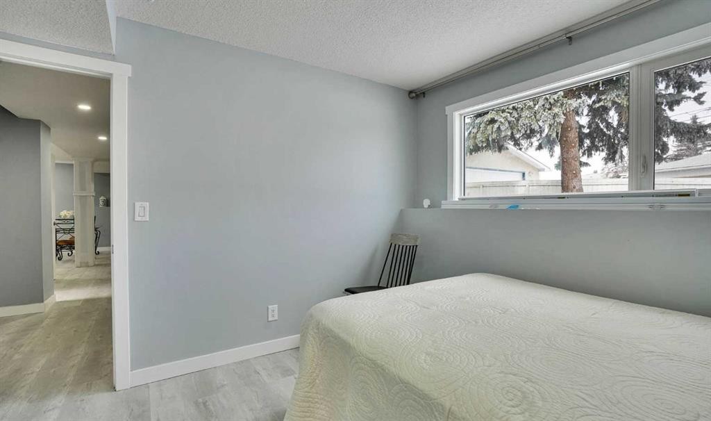 5036 Marshall Road Ne, Calgary, AB - Indoor Photo Showing Bedroom