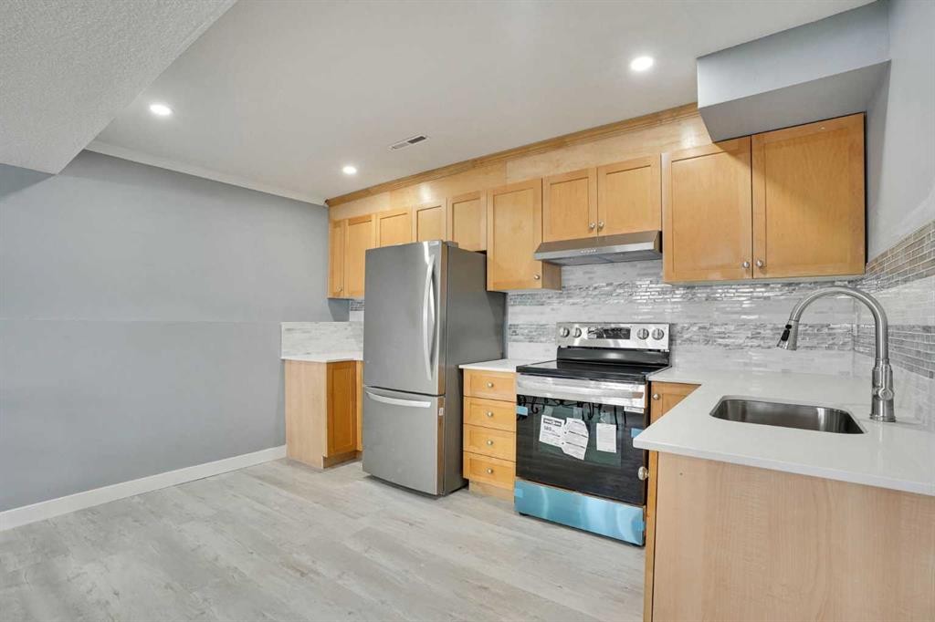 5036 Marshall Road Ne, Calgary, AB - Indoor Photo Showing Kitchen