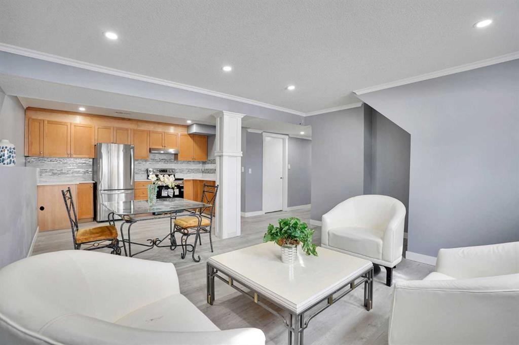 5036 Marshall Road Ne, Calgary, AB - Indoor