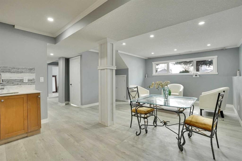 5036 Marshall Road Ne, Calgary, AB - Indoor Photo Showing Dining Room