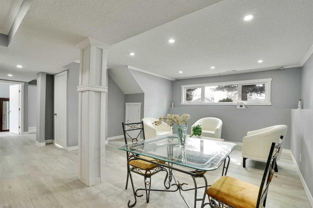 5036 Marshall Road Ne, Calgary, AB - Indoor Photo Showing Dining Room