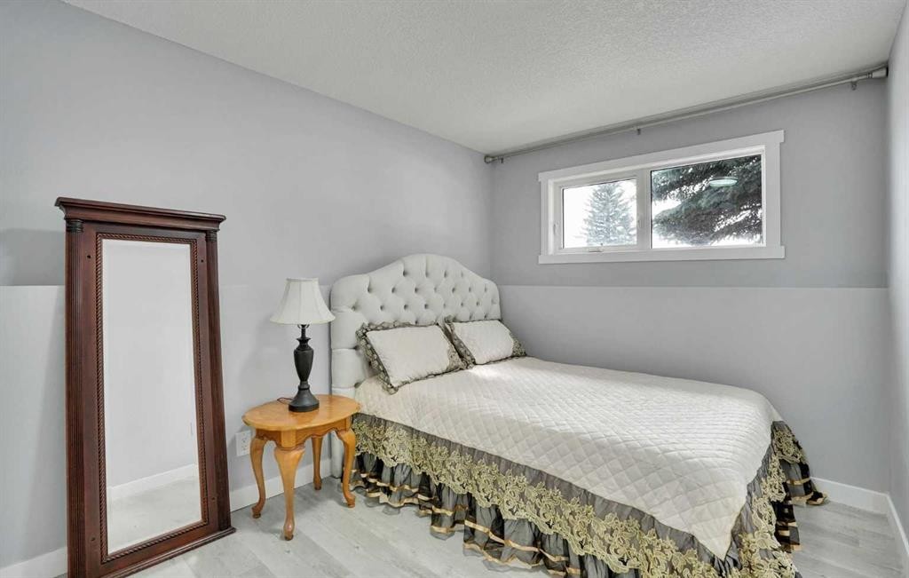 5036 Marshall Road Ne, Calgary, AB - Indoor Photo Showing Bedroom