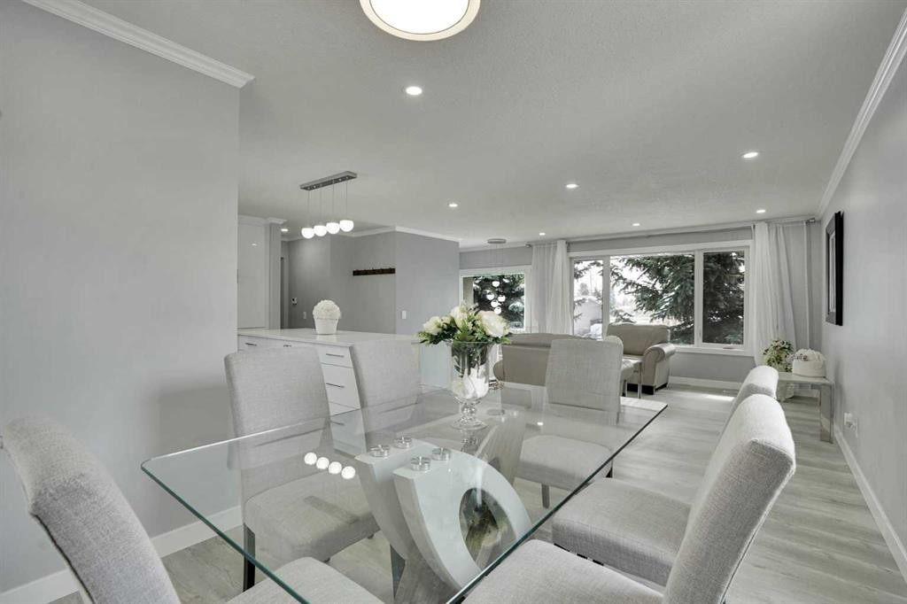 5036 Marshall Road Ne, Calgary, AB - Indoor Photo Showing Other Room