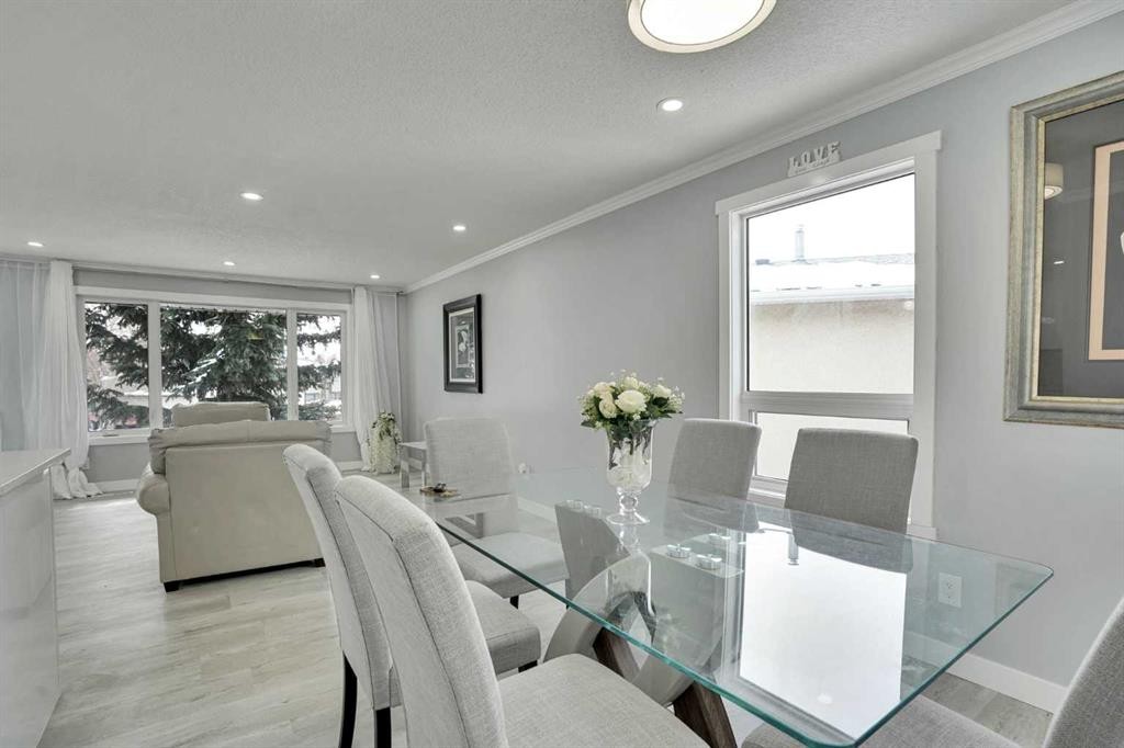 5036 Marshall Road Ne, Calgary, AB - Indoor Photo Showing Dining Room