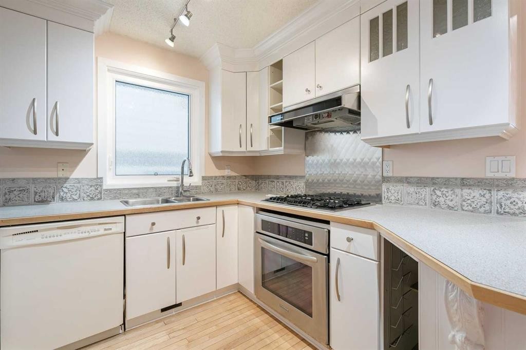 131 Woodglen Way Sw, Calgary, AB - Indoor Photo Showing Kitchen With Double Sink