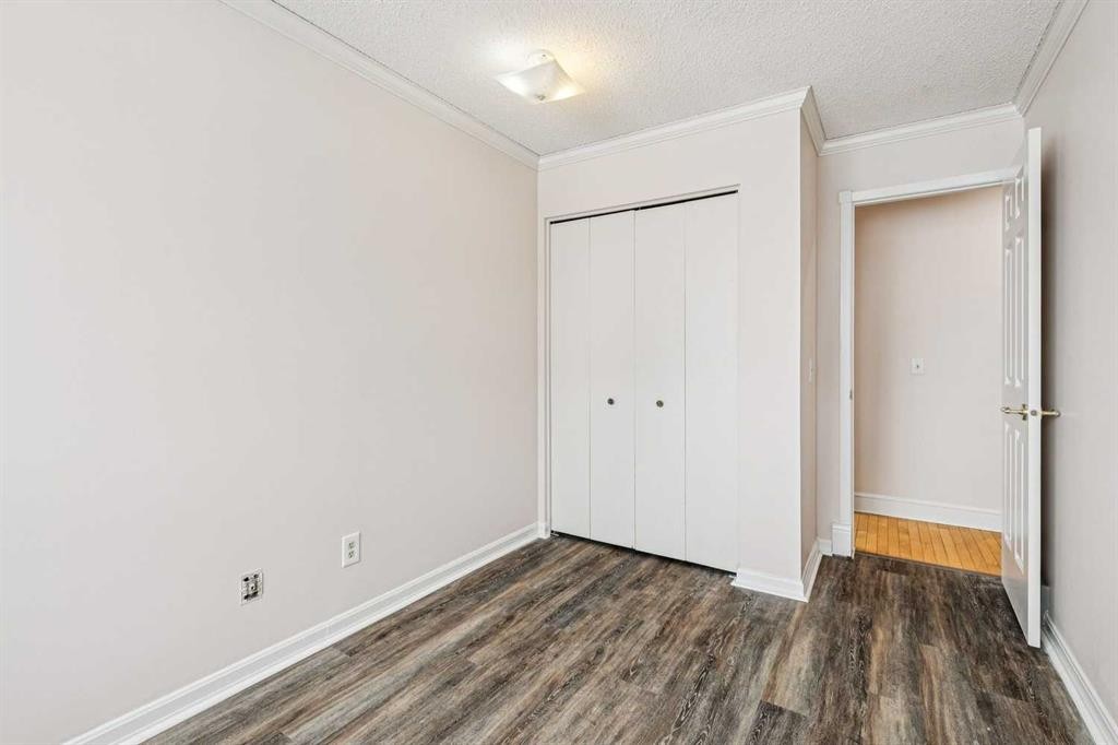 131 Woodglen Way Sw, Calgary, AB - Indoor Photo Showing Other Room