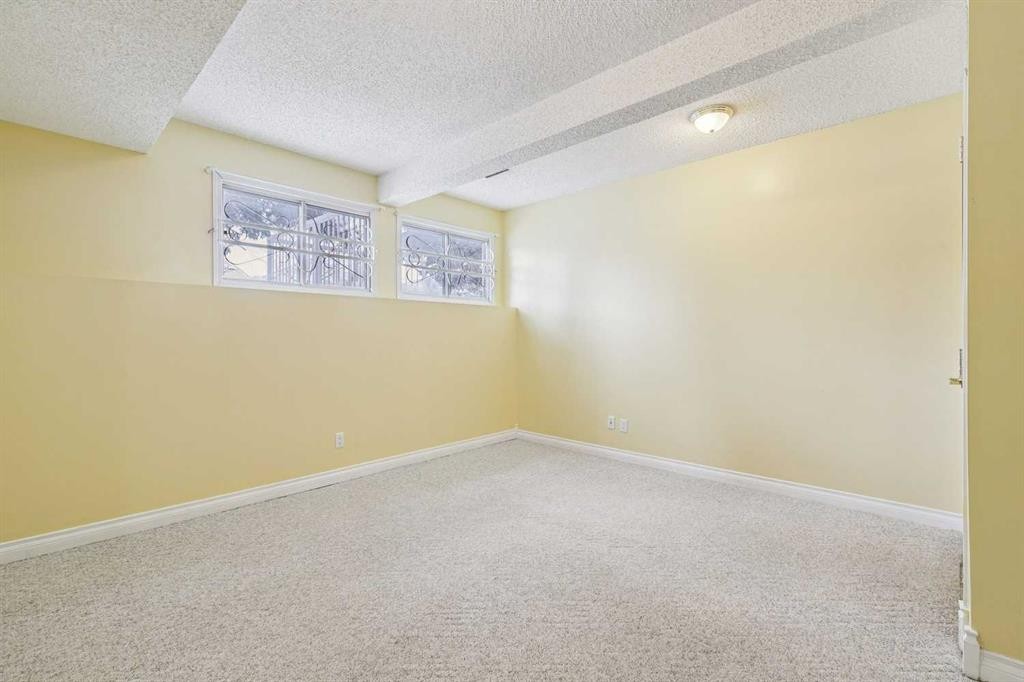 131 Woodglen Way Sw, Calgary, AB - Indoor Photo Showing Other Room