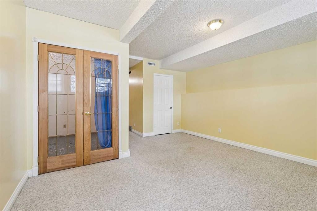 131 Woodglen Way Sw, Calgary, AB - Indoor Photo Showing Other Room