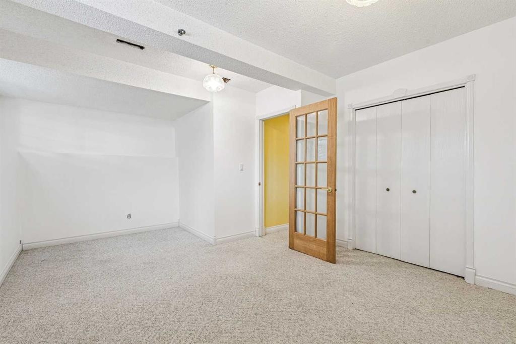 131 Woodglen Way Sw, Calgary, AB - Indoor Photo Showing Other Room