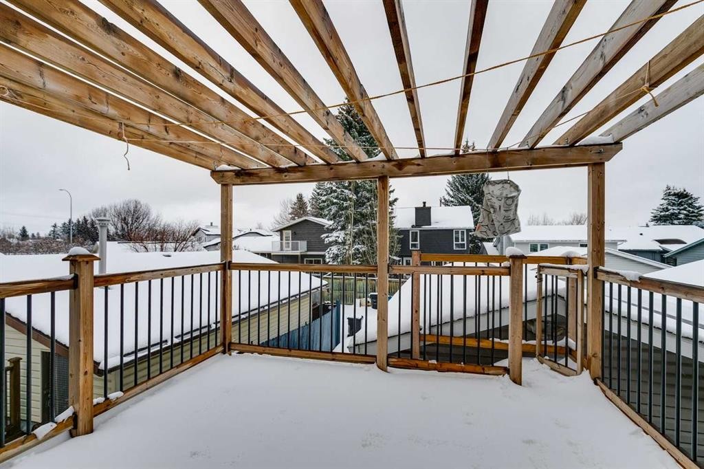 131 Woodglen Way Sw, Calgary, AB - With Exterior