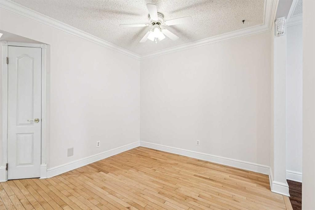 131 Woodglen Way Sw, Calgary, AB - Indoor Photo Showing Other Room