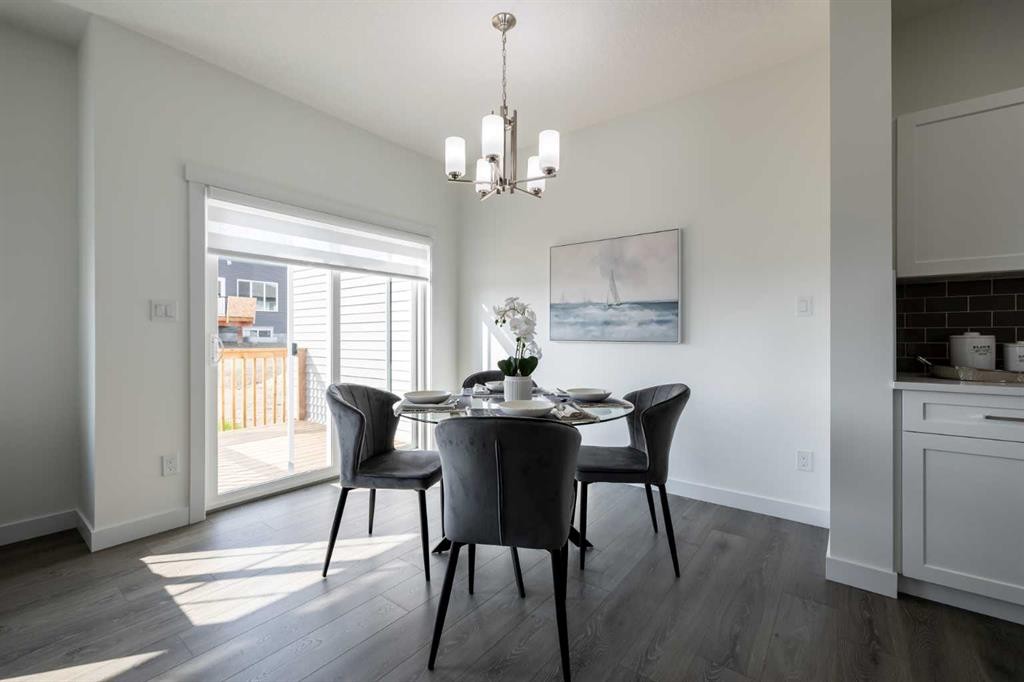15 Heritage Point, Cochrane, AB - Indoor Photo Showing Dining Room