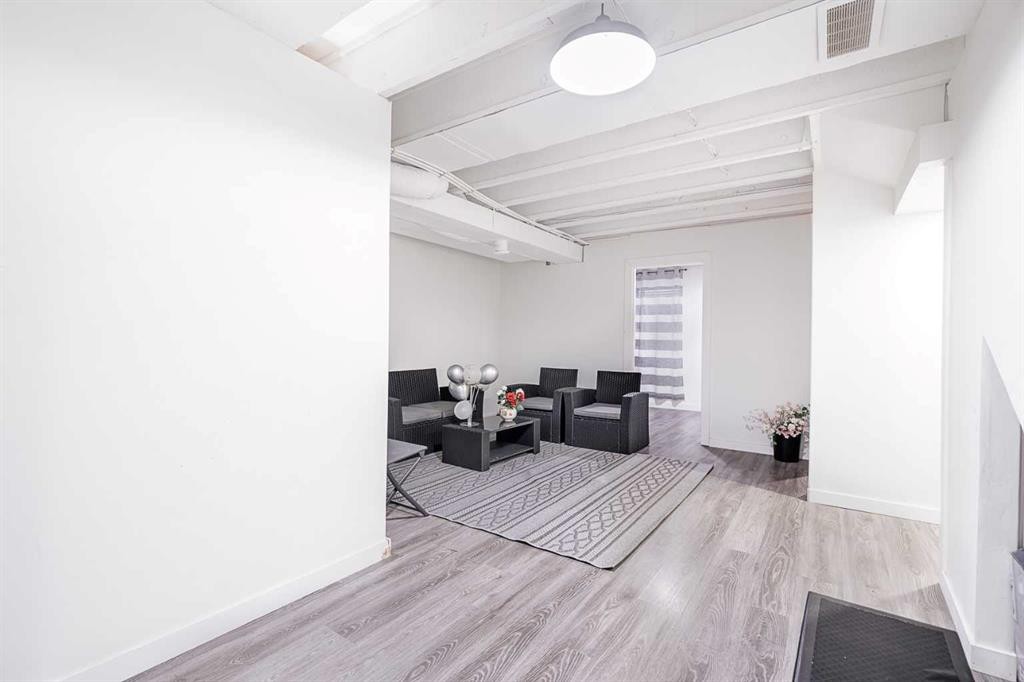 134 Walgrove Drive Se, Calgary, AB - Indoor