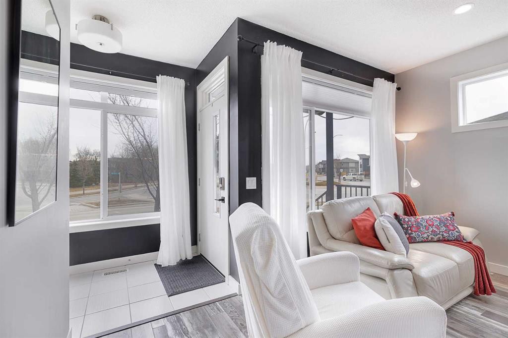 134 Walgrove Drive Se, Calgary, AB - Indoor