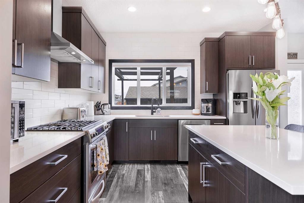 134 Walgrove Drive Se, Calgary, AB - Indoor Photo Showing Kitchen With Upgraded Kitchen