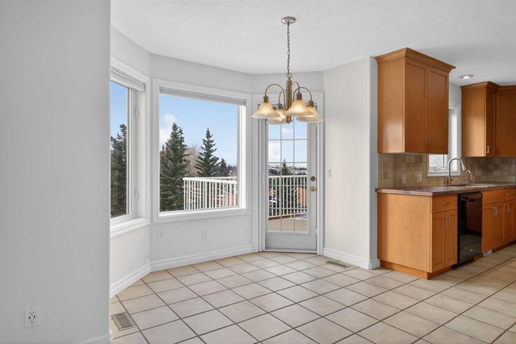 255 Hamptons Terrace Nw, Calgary, AB - Indoor