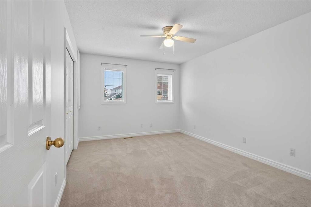 255 Hamptons Terrace Nw, Calgary, AB - Indoor Photo Showing Other Room