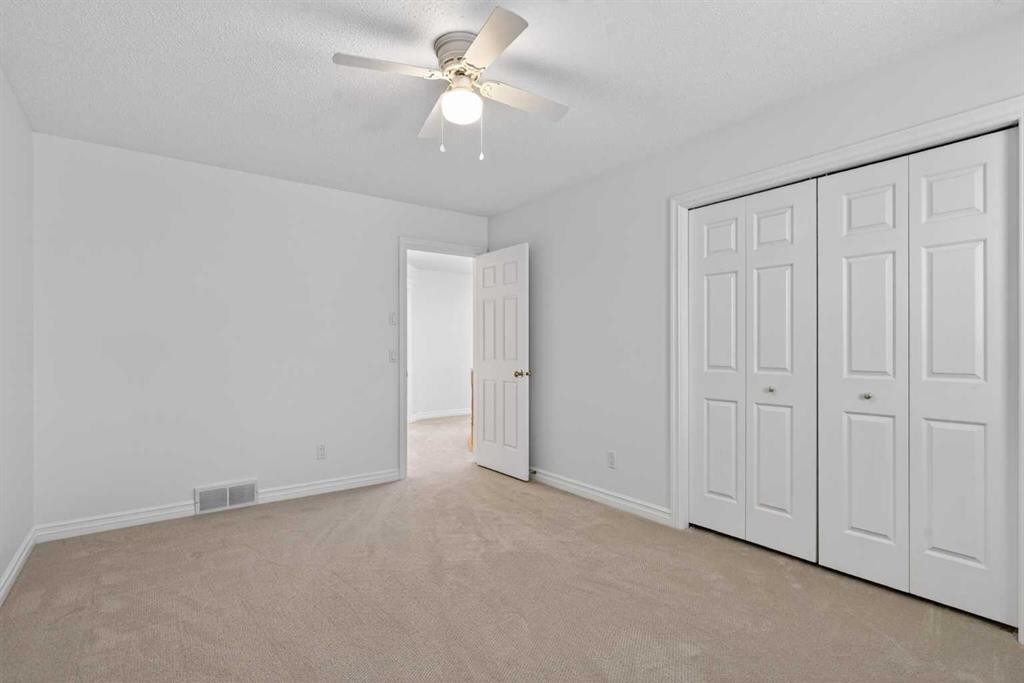 255 Hamptons Terrace Nw, Calgary, AB - Indoor Photo Showing Other Room