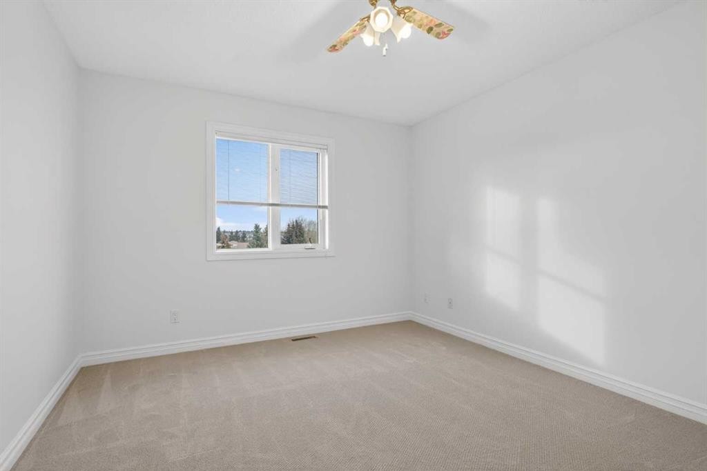 255 Hamptons Terrace Nw, Calgary, AB - Indoor Photo Showing Other Room