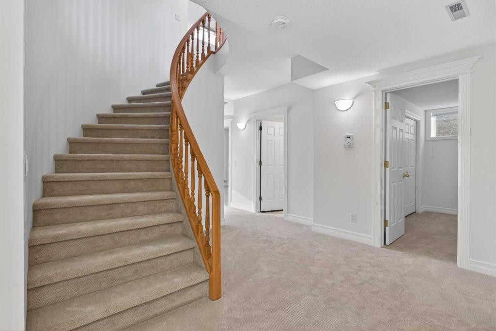 255 Hamptons Terrace Nw, Calgary, AB - Indoor Photo Showing Other Room