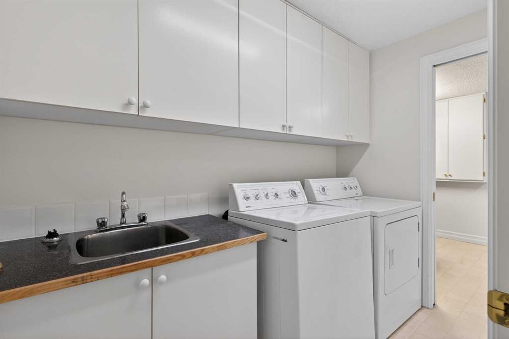 255 Hamptons Terrace Nw, Calgary, AB - Indoor Photo Showing Laundry Room