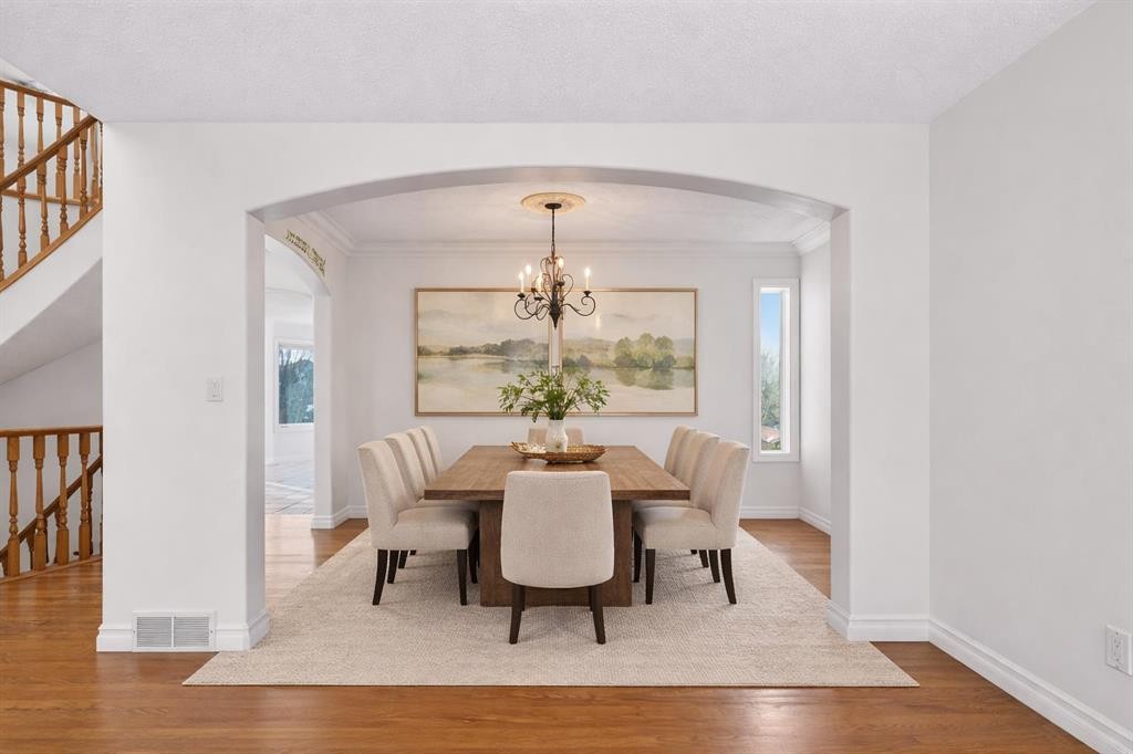 255 Hamptons Terrace Nw, Calgary, AB - Indoor Photo Showing Dining Room
