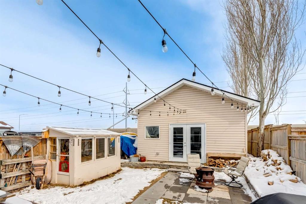 138 Cranberry Place Se, Calgary, AB - Outdoor With Exterior