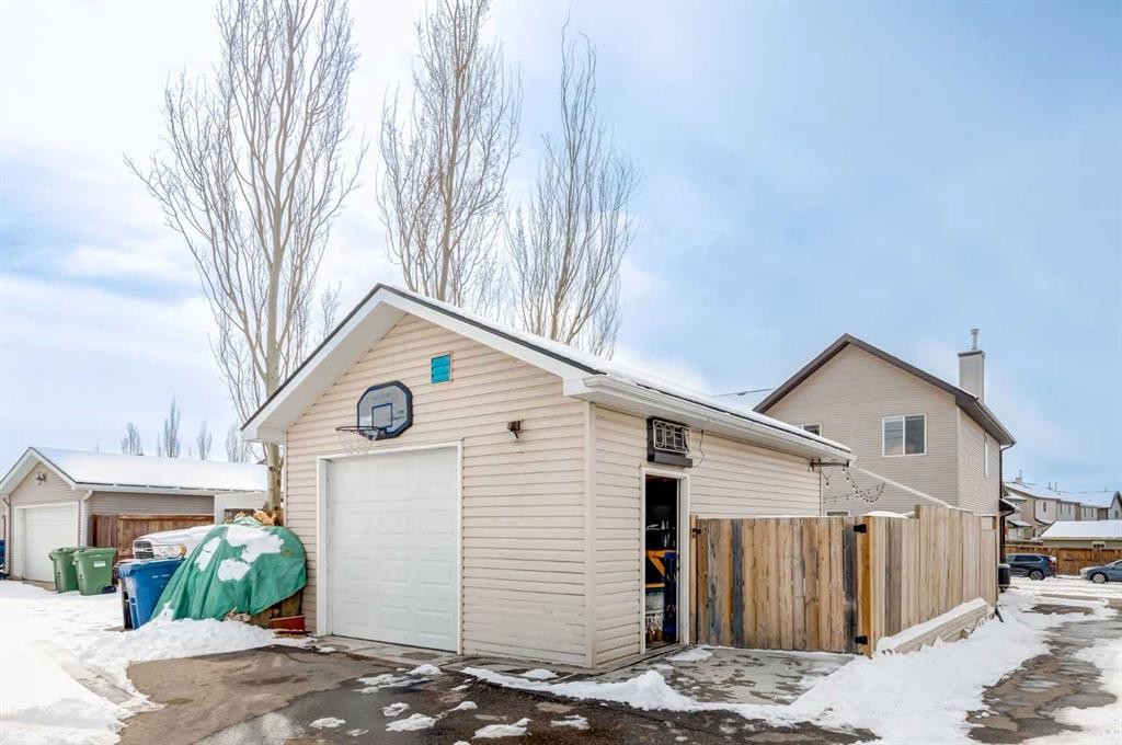 138 Cranberry Place Se, Calgary, AB - Outdoor With Exterior