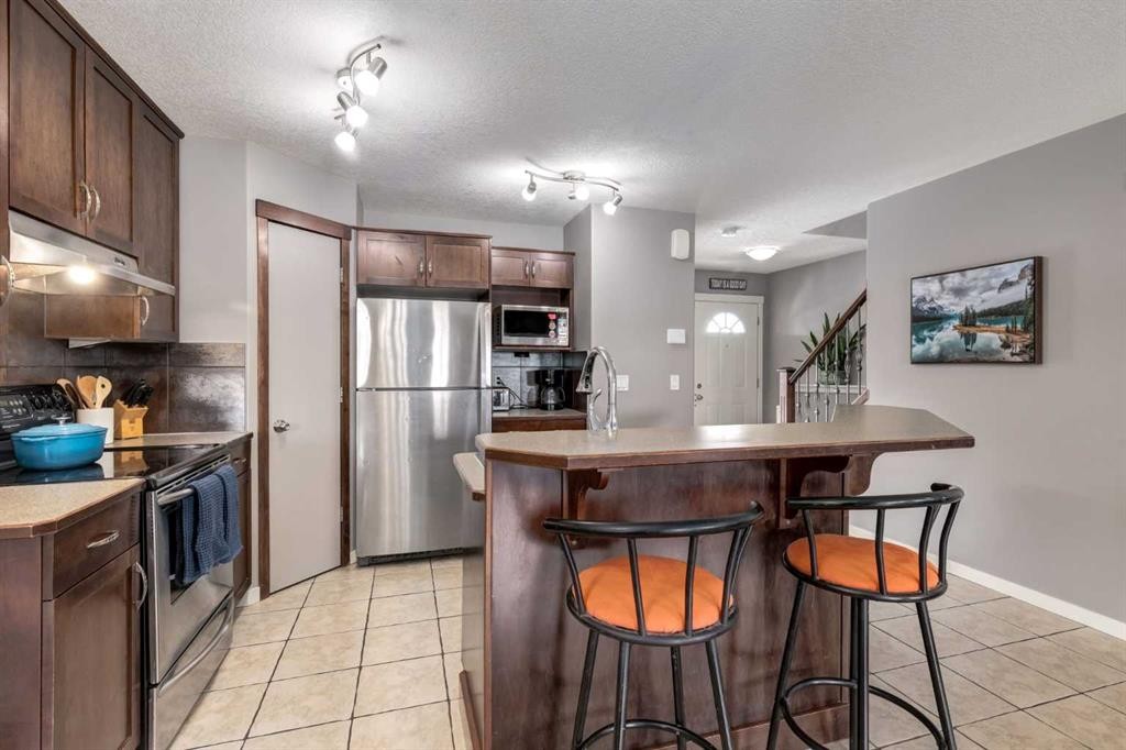 138 Cranberry Place Se, Calgary, AB - Indoor Photo Showing Kitchen