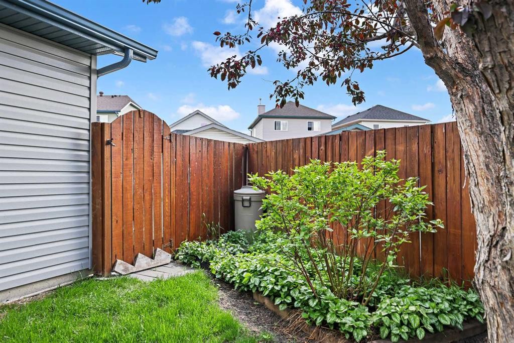 272 Saddlemead Road Ne, Calgary, AB - Outdoor