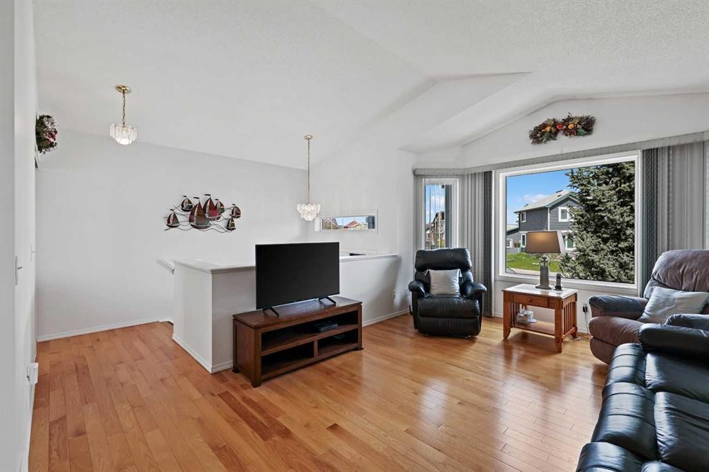 272 Saddlemead Road Ne, Calgary, AB - Indoor Photo Showing Living Room