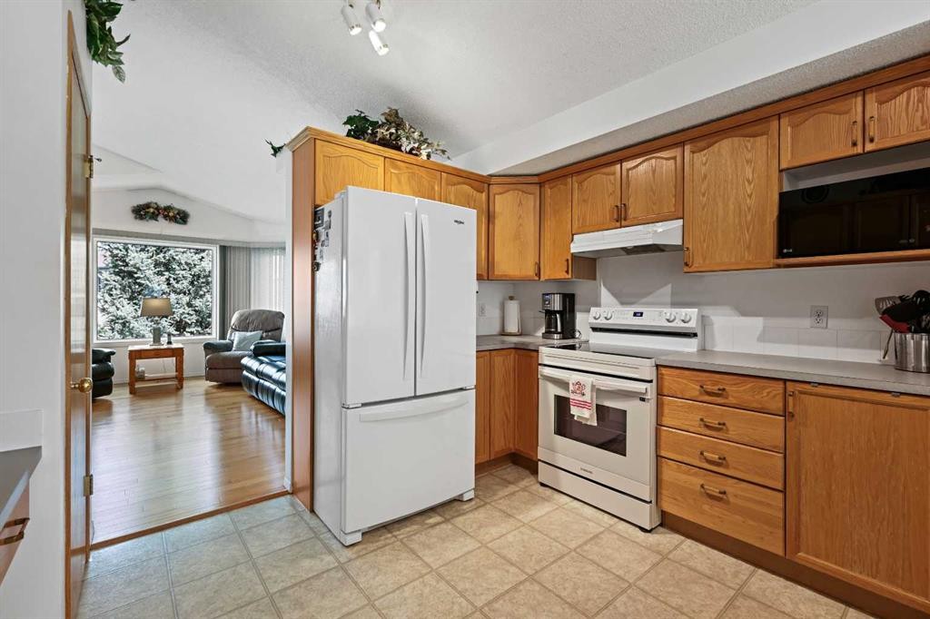 272 Saddlemead Road Ne, Calgary, AB - Indoor Photo Showing Kitchen