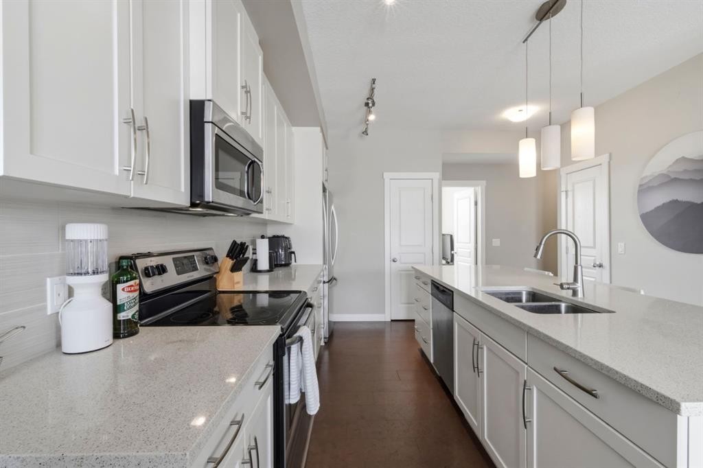 237 Mckenzie Towne Link Se, Calgary, AB - Indoor Photo Showing Kitchen With Stainless Steel Kitchen With Double Sink With Upgraded Kitchen