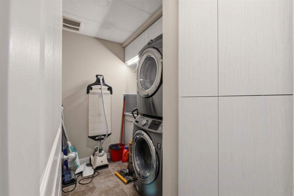 237 Mckenzie Towne Link Se, Calgary, AB - Indoor Photo Showing Laundry Room