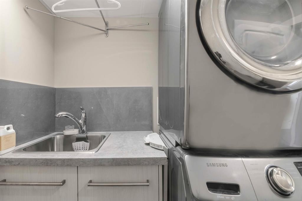 237 Mckenzie Towne Link Se, Calgary, AB - Indoor Photo Showing Laundry Room