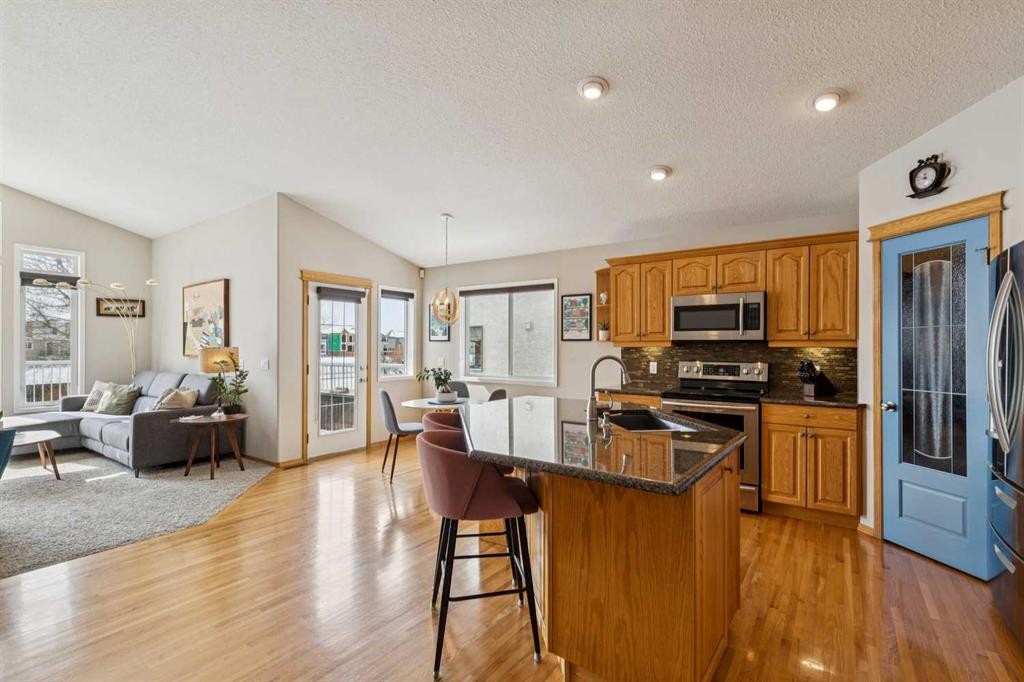 113 Westchester Way, Chestermere, AB - Indoor Photo Showing Kitchen