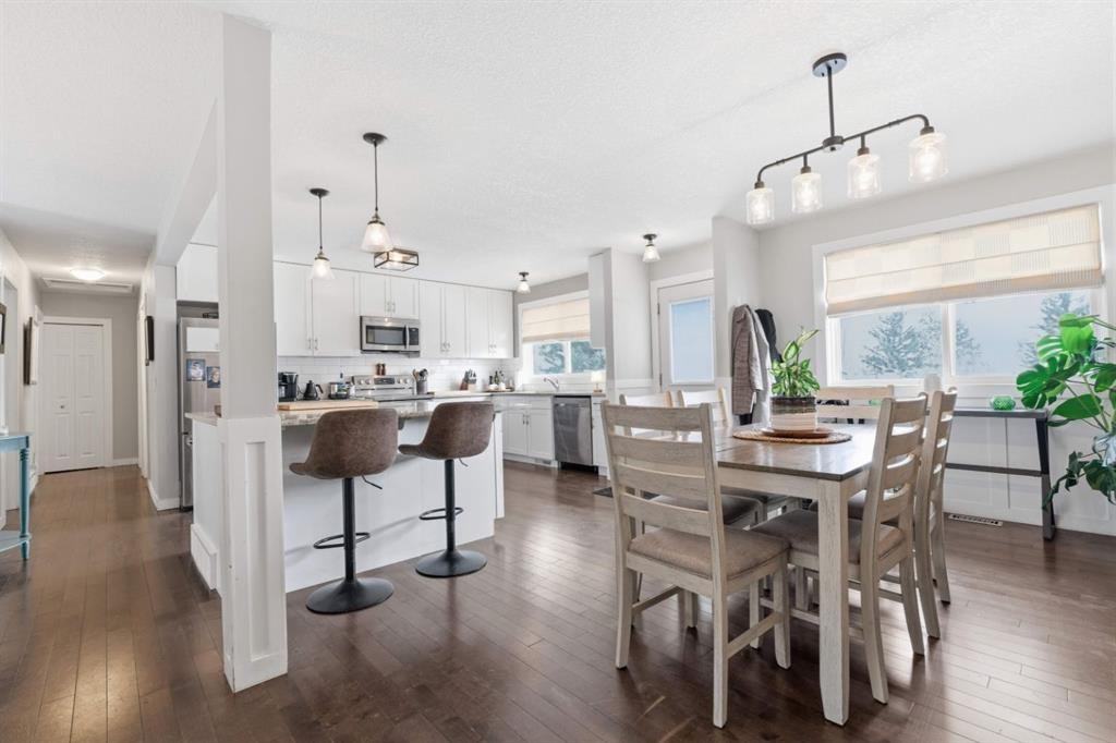 8411 Silver Springs Road Nw, Calgary, AB - Indoor Photo Showing Other Room